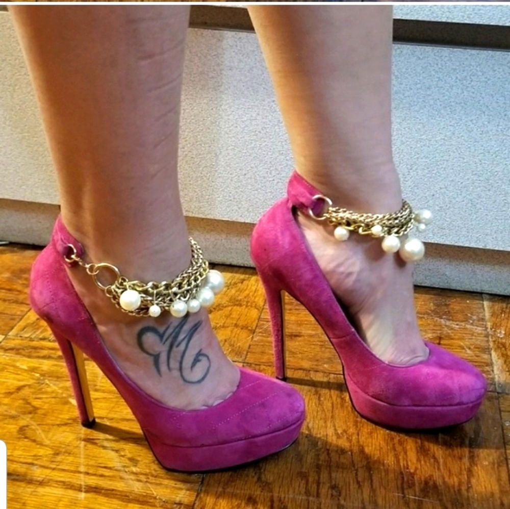 Bebe size 6.5 Pink Suede Heels